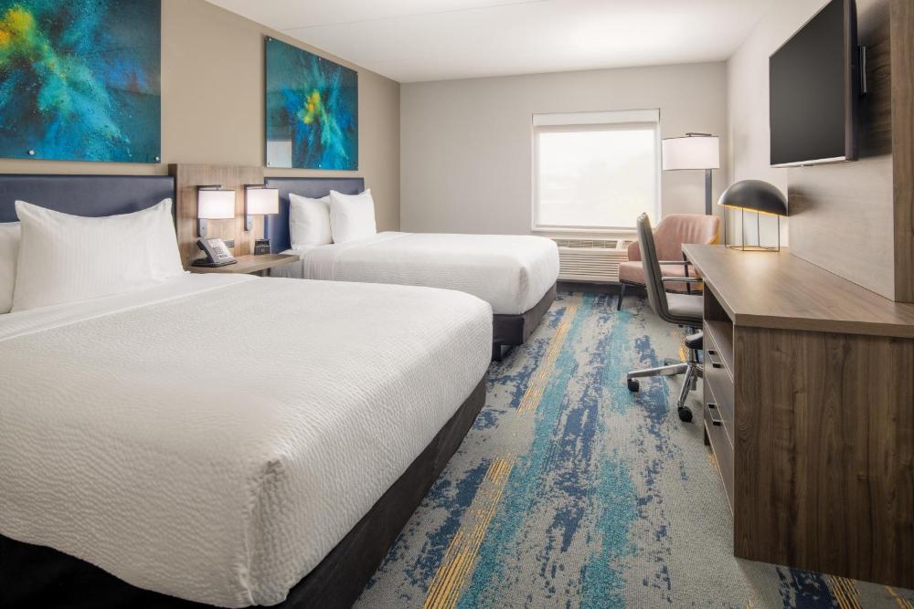 Queen Room with Two Queen Beds - Non-Smoking interior